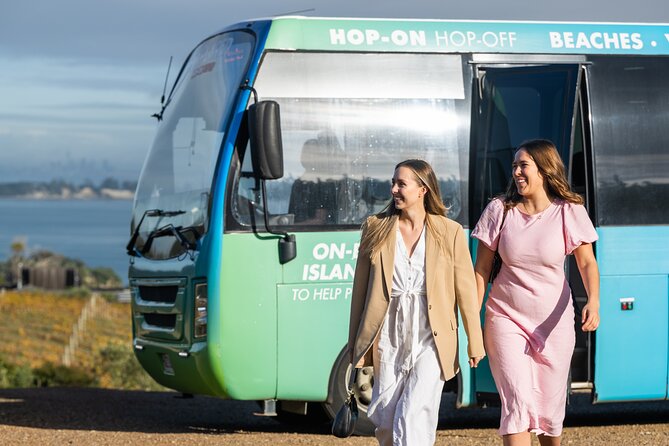 Waiheke Island Hop-On Hop-Off Explorer Bus - Onboard commentary and host tips: the difference between wine stops and a story