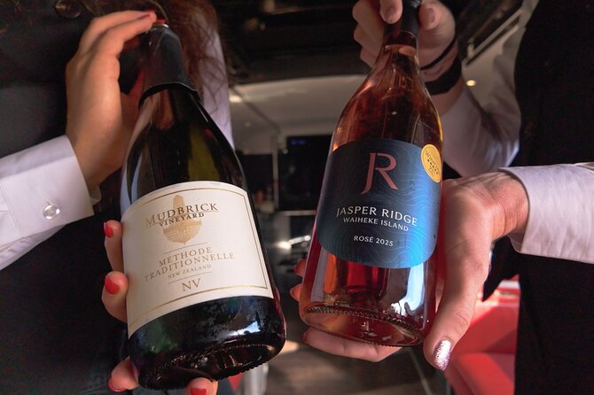Waiheke Island: Scenic Wine Tour on a Double Decker Bus - Onetangi Beach: a short coastal break that’s worth using wisely