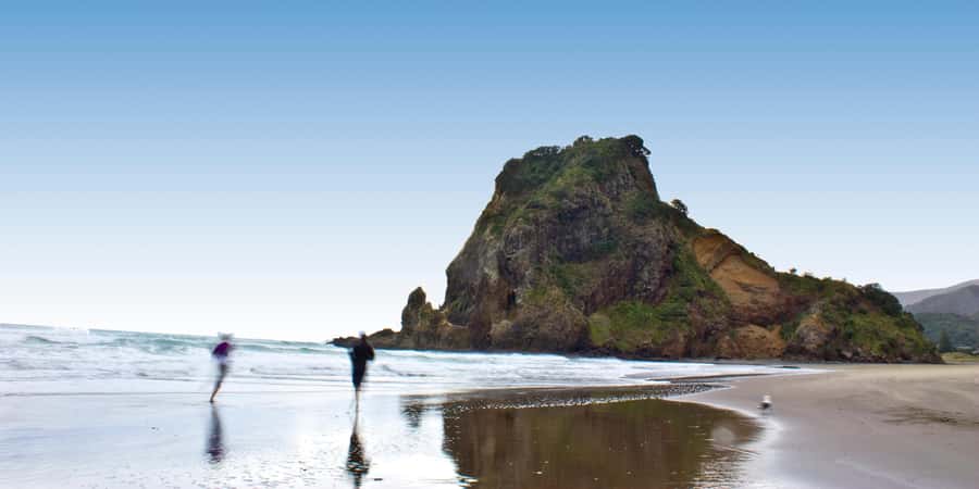 Waitakere Ranges Wilderness Experience Tour from Auckland - Piha Beach: walking on black sand you can’t fake